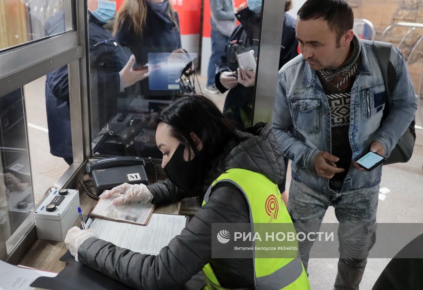 Проверка масочного режима в московском метро