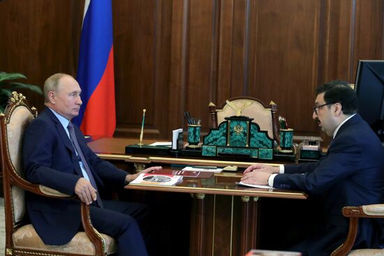 Президент РФ В. Путин встретился с ректором РАНХиГС В. Мау