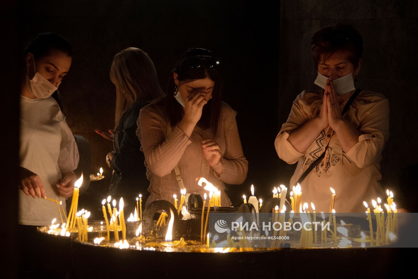 Общенациональная молитва в храмах Еревана