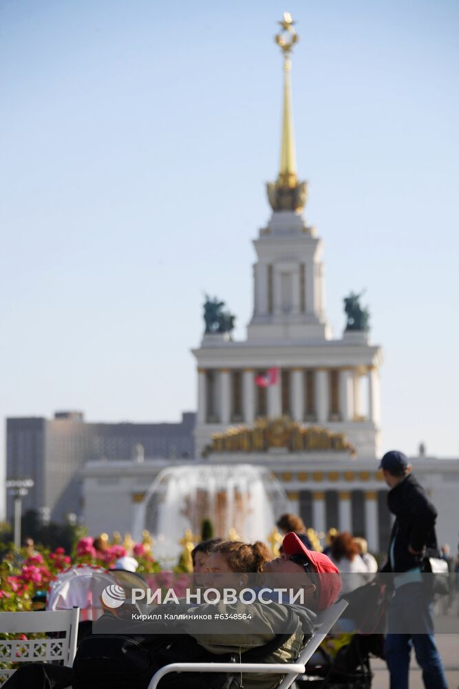 Теплая погода в Москве