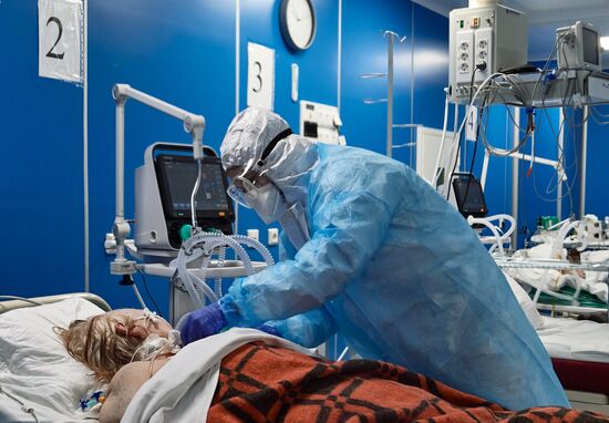 Лечение больных COVID-19 в больнице Св. Георгия в Санкт-Петербурге