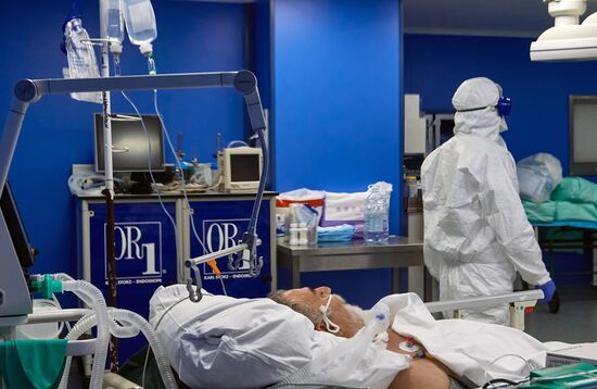 Лечение больных COVID-19 в больнице Св. Георгия в Санкт-Петербурге