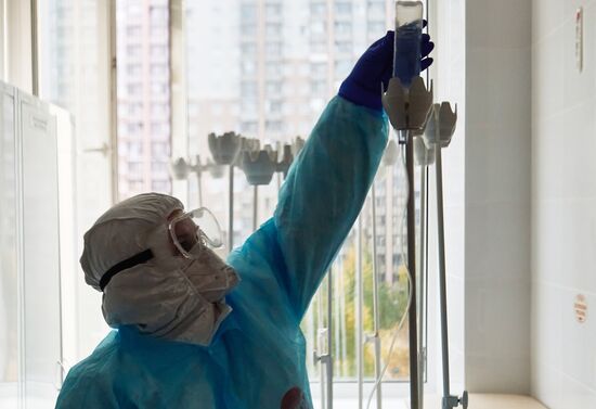 Лечение больных COVID-19 в больнице Св. Георгия в Санкт-Петербурге