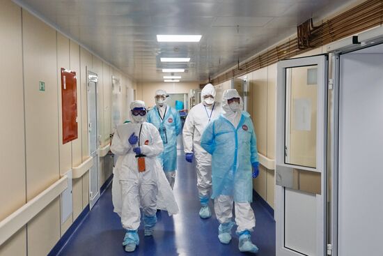 Лечение больных COVID-19 в больнице Св. Георгия в Санкт-Петербурге