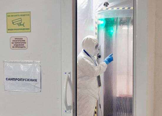 Лечение больных COVID-19 в больнице Св. Георгия в Санкт-Петербурге