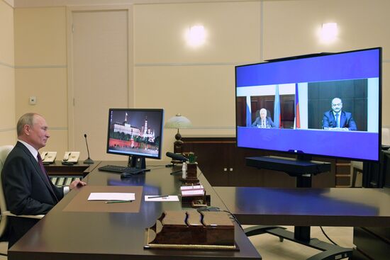 Президент РФ В. Путин провел встречу с В. Васильевым и С. Меликовым