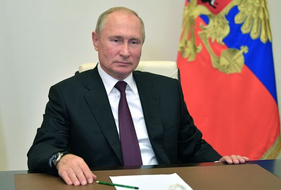 Президент РФ В. Путин провел встречу с В. Васильевым и С. Меликовым