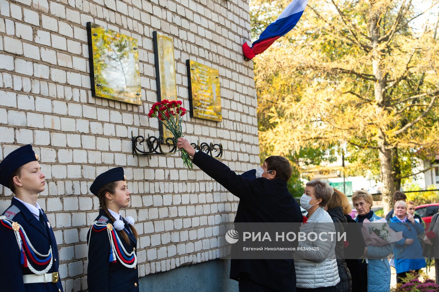 В Великих Луках школьники потеряли сознание во время линейки