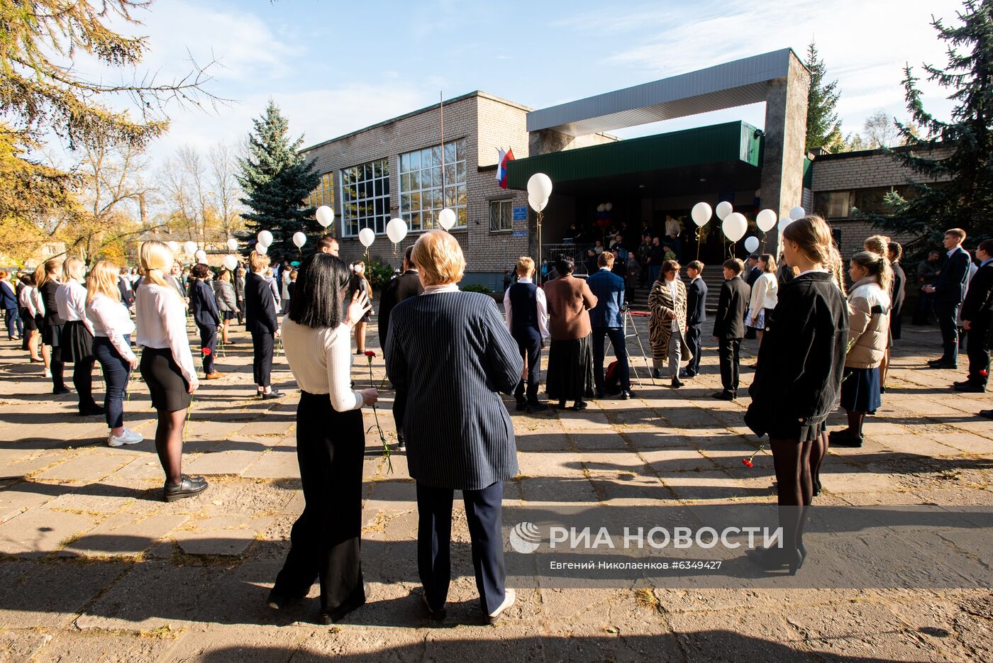 В Великих Луках школьники потеряли сознание во время линейки