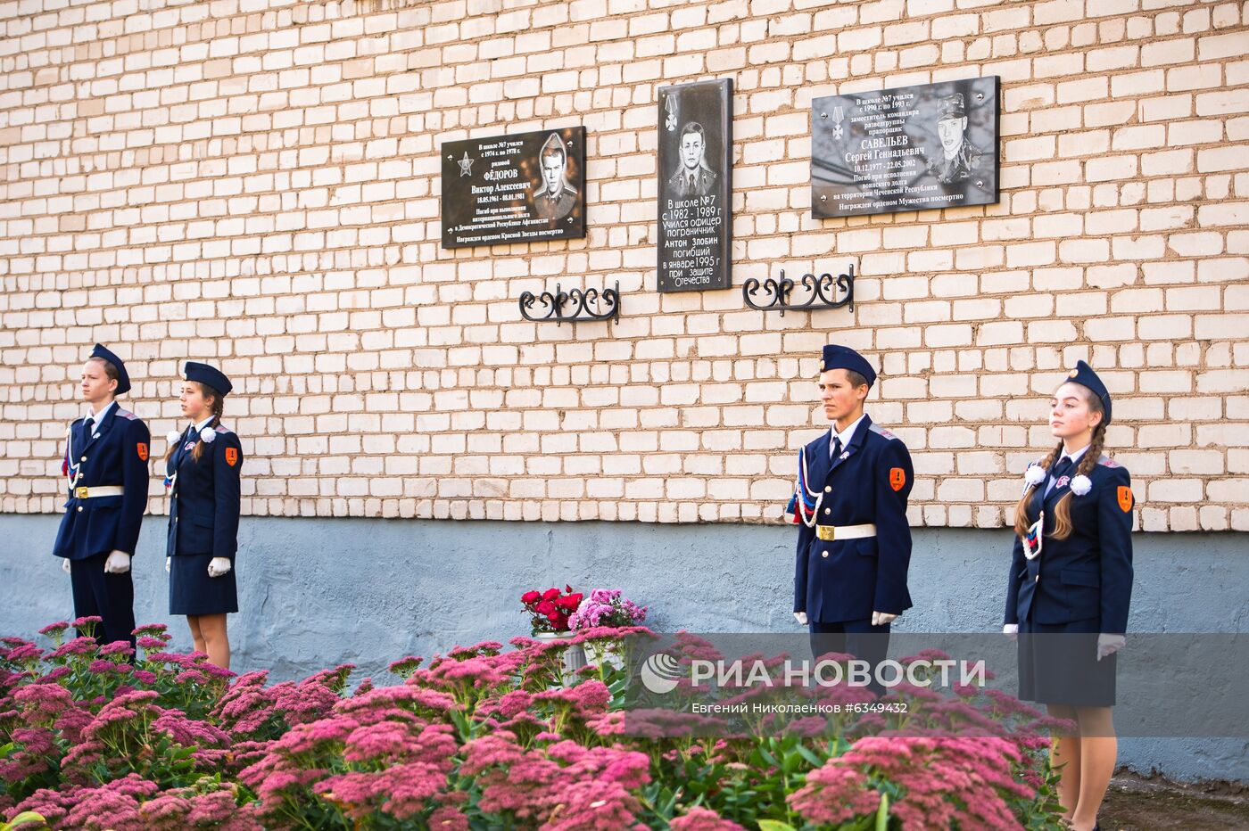 В Великих Луках школьники потеряли сознание во время линейки