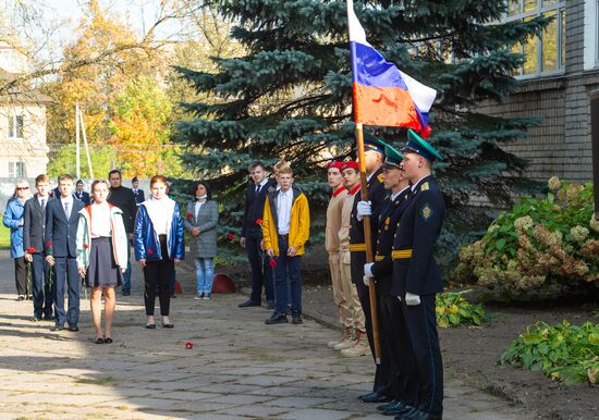 В Великих Луках школьники потеряли сознание во время линейки