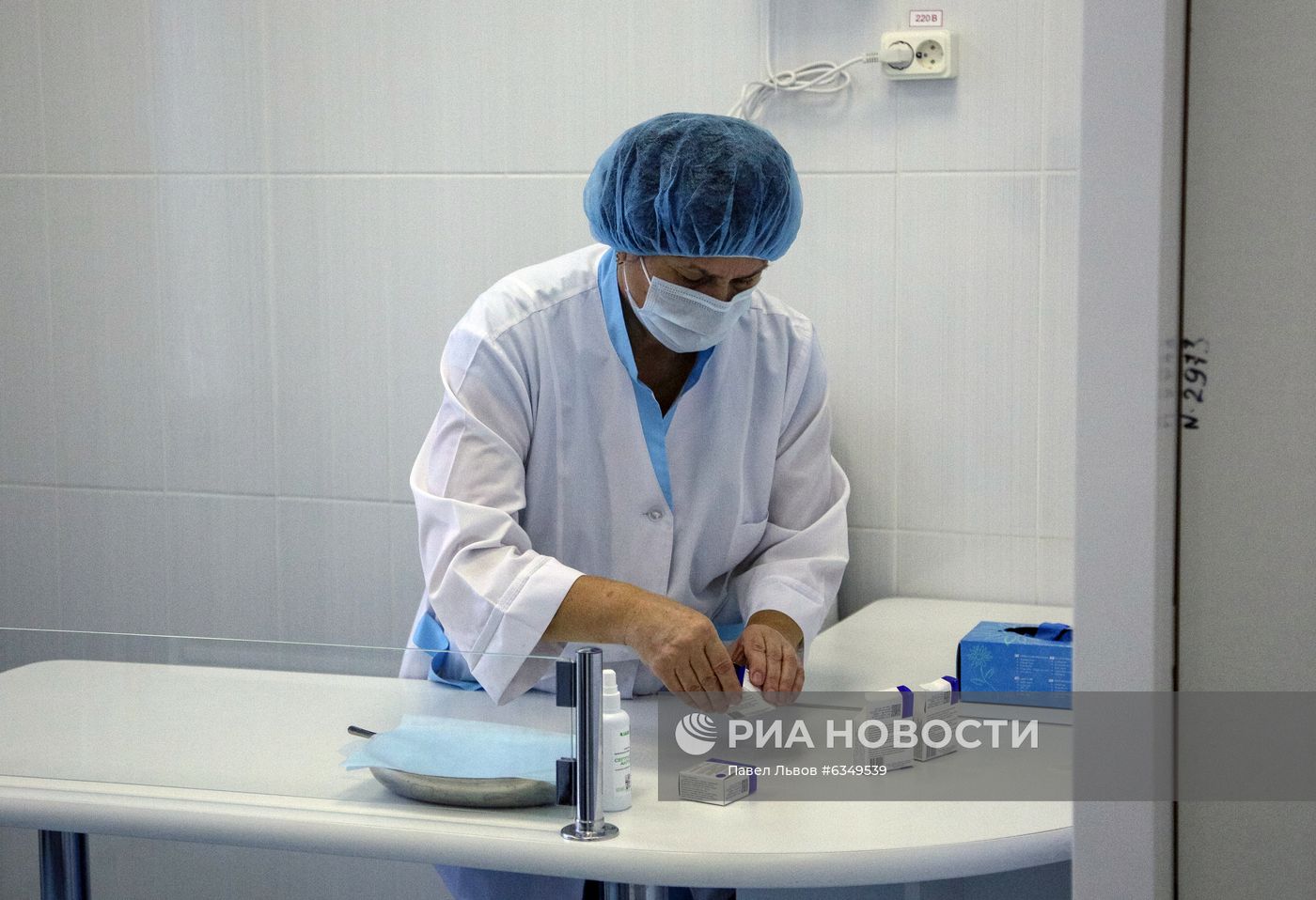 Вакцинация врачей от коронавируса в Мурманске