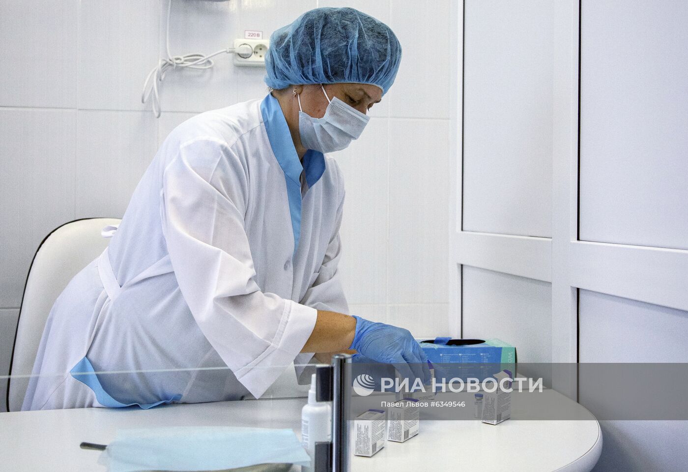 Вакцинация врачей от коронавируса в Мурманске