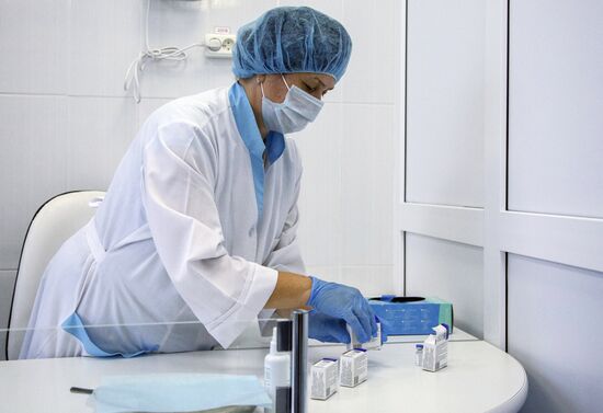 Вакцинация врачей от коронавируса в Мурманске