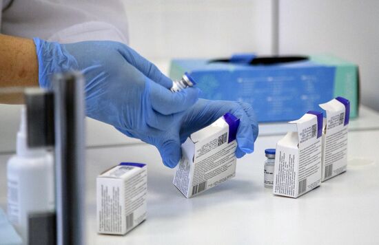 Вакцинация врачей от коронавируса в Мурманске