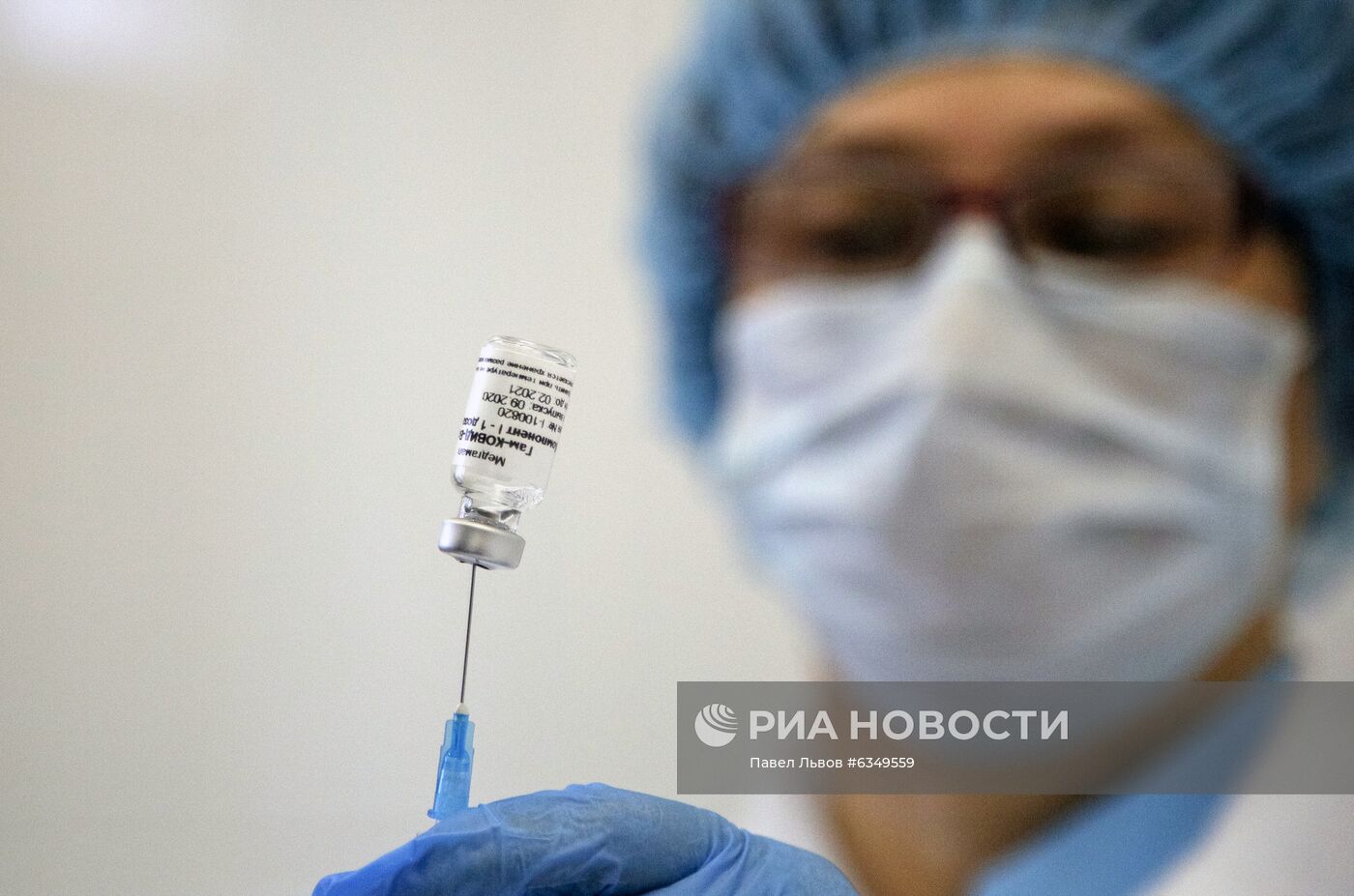 Вакцинация врачей от коронавируса в Мурманске