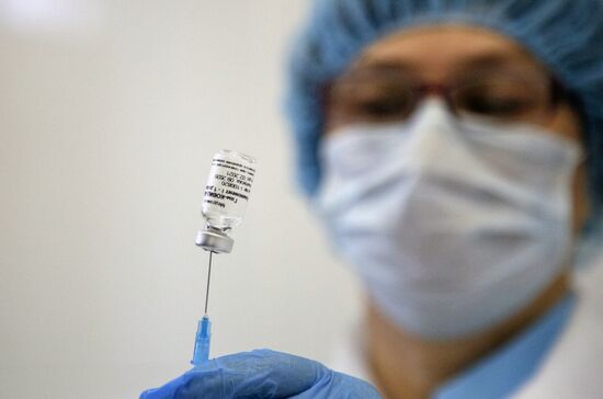 Вакцинация врачей от коронавируса в Мурманске