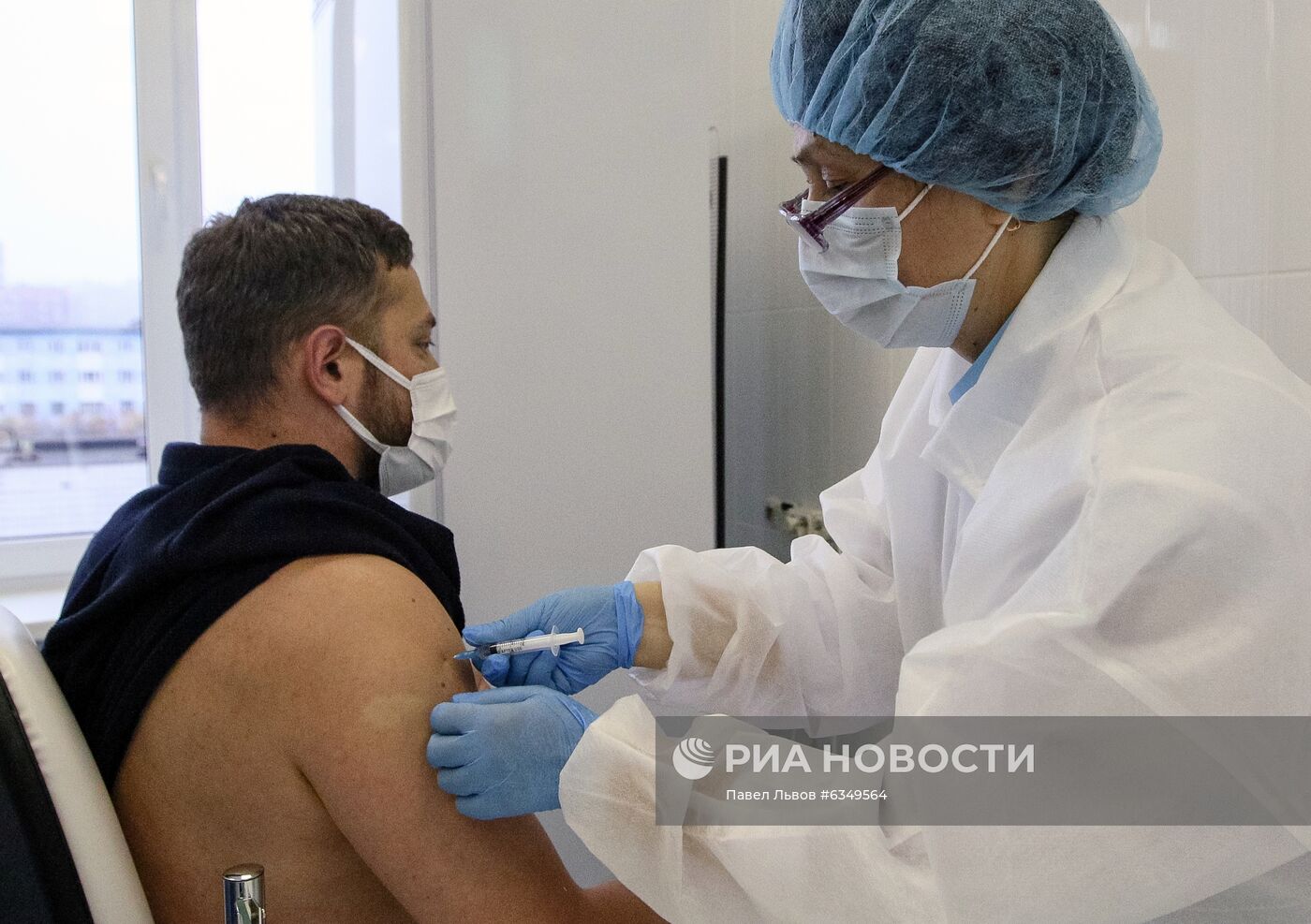 Вакцинация врачей от коронавируса в Мурманске