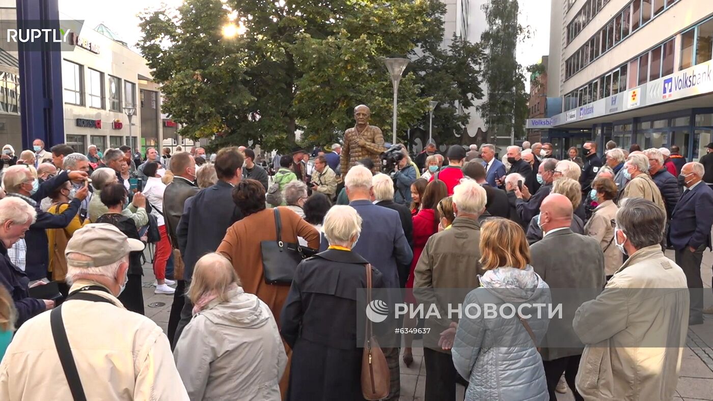 В Германии открыли памятник Горбачеву