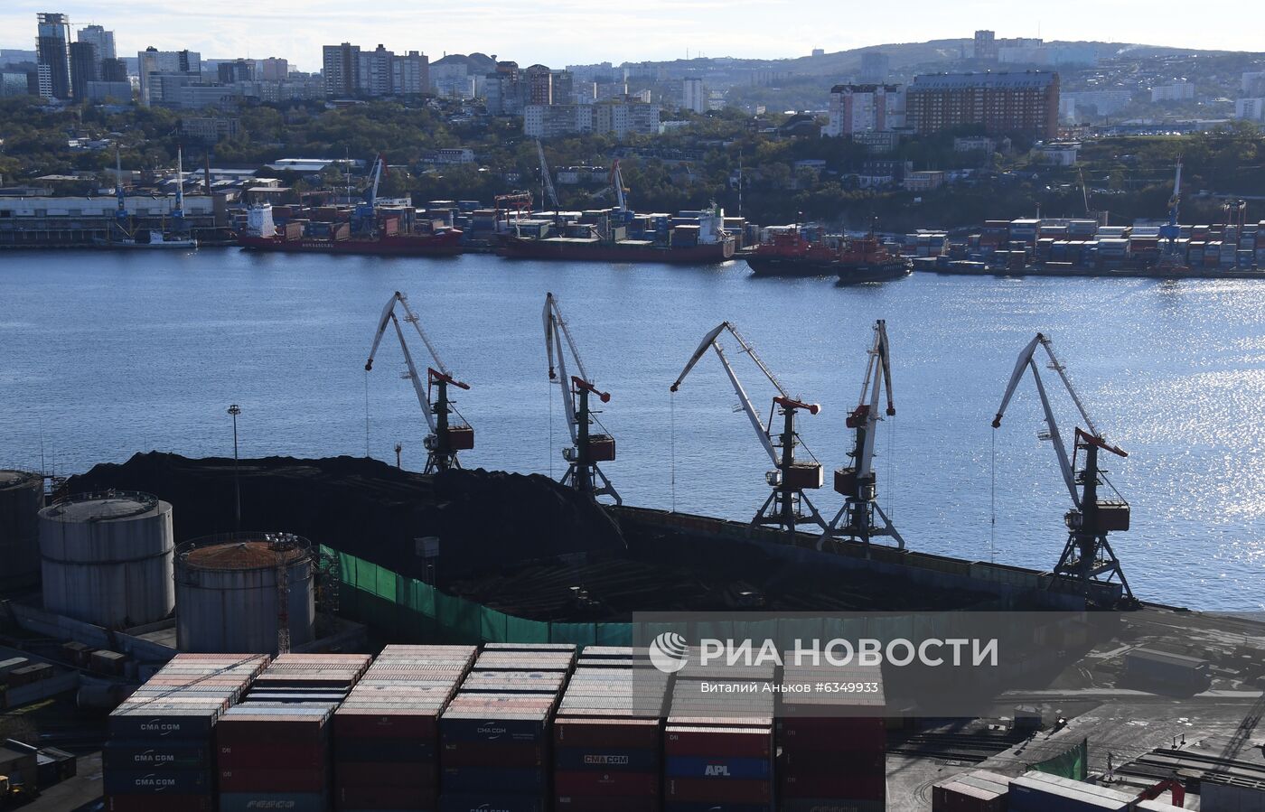 Докеры во Владивостоке протестуют против отставки гендиректора входящего в группу FESCO порта З. Юсупова