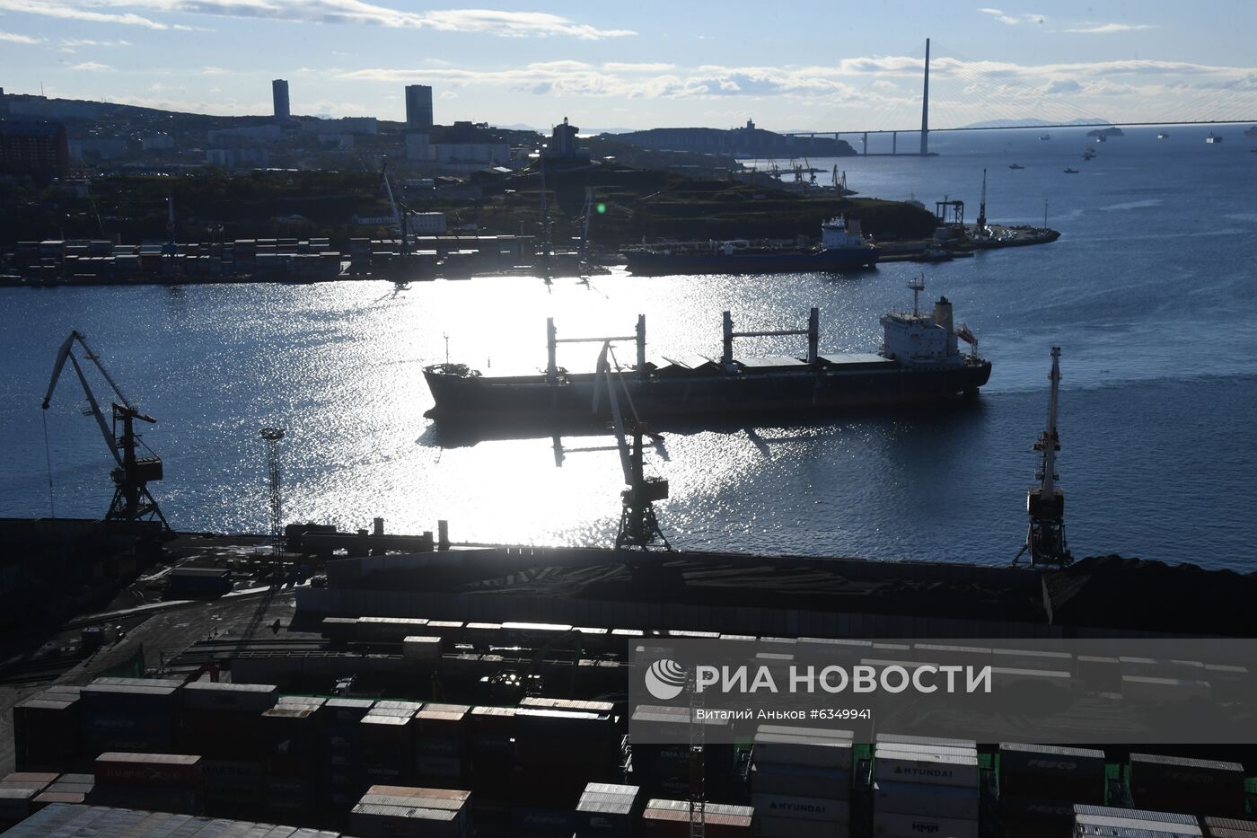 Докеры во Владивостоке протестуют против отставки гендиректора входящего в группу FESCO порта З. Юсупова