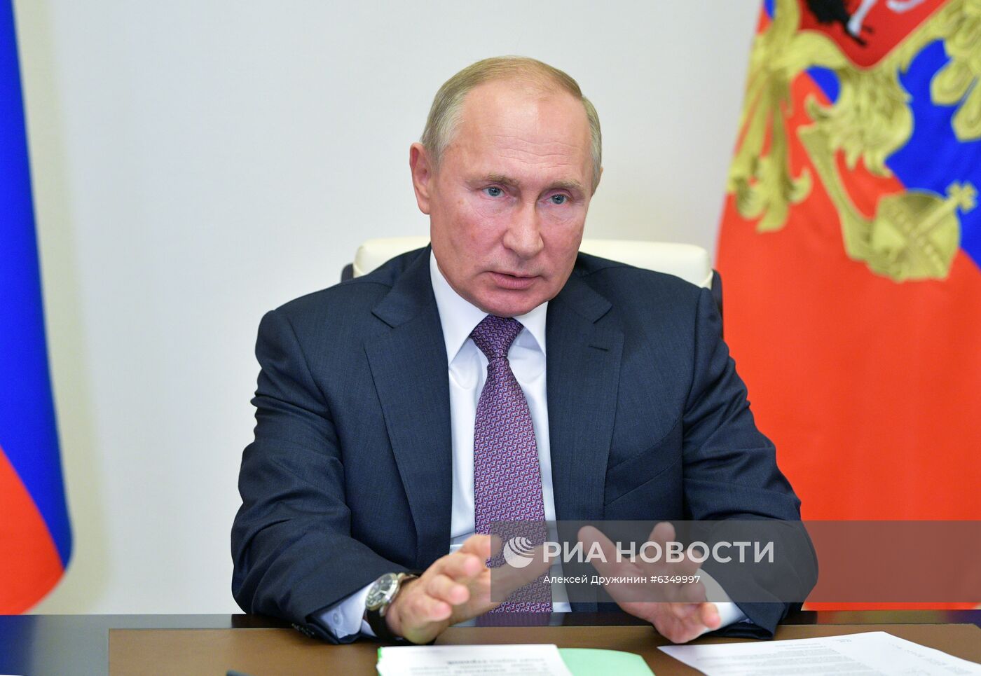 Президент РФ В. Путин провел встречу с лидерами думских фракций