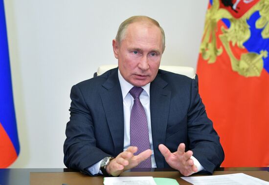 Президент РФ В. Путин провел встречу с лидерами думских фракций
