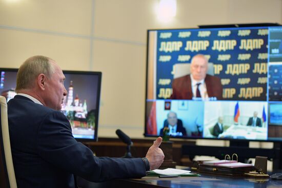 Президент РФ В. Путин провел встречу с лидерами думских фракций