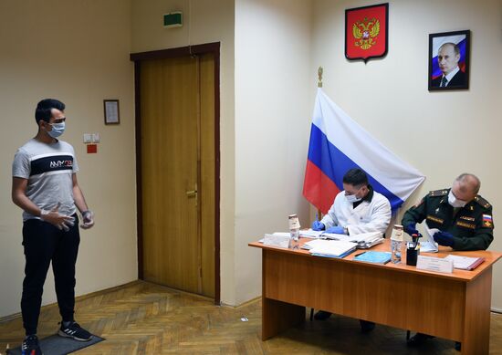 Работа призывной комиссии в Москве
