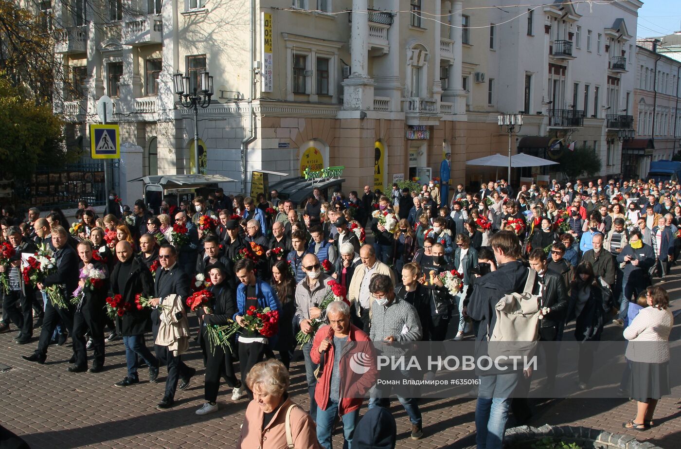 Нижегородский губернатор почтил память журналистки И. Славиной