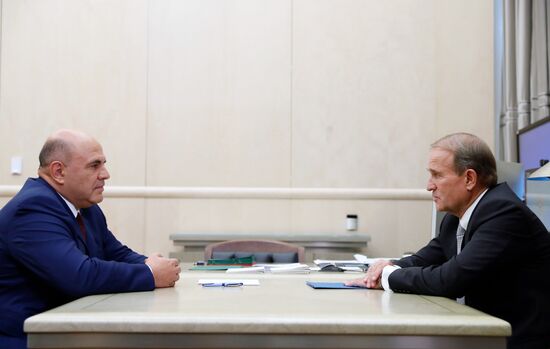 Премьер-министр РФ М. Мишустин встретился с председателем украинской партии В. Медведчуком