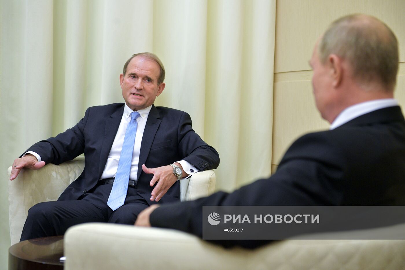 Президент РФ В. Путин провел встречу с председателем украинской партии В. Медведчуком