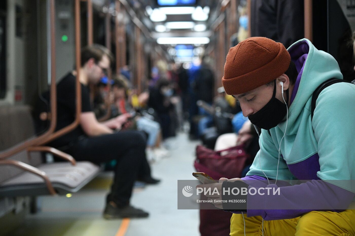 Поезд нового поколения "Москва-2020"  вышел на кольцевую линию метро