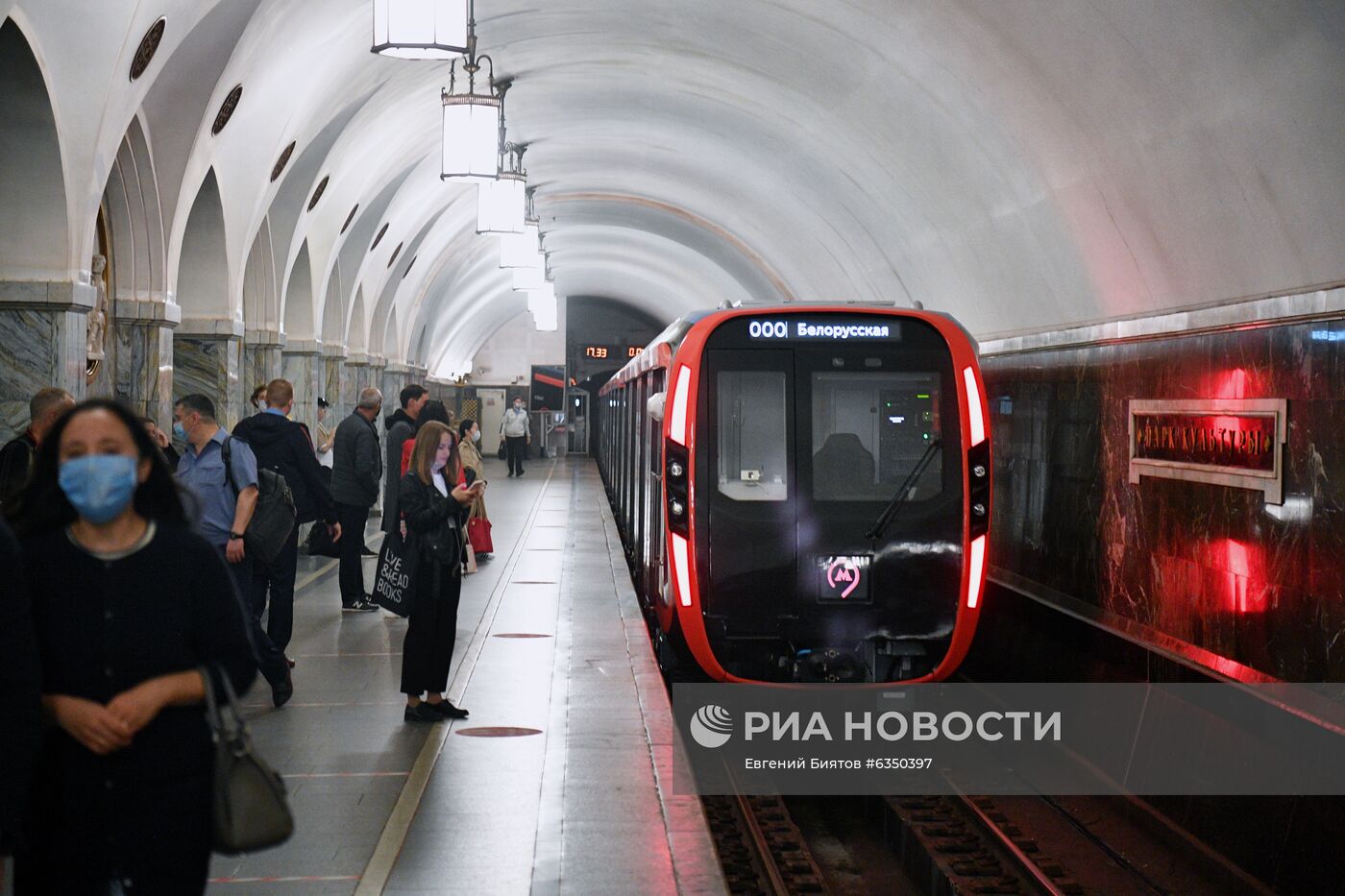 Поезд нового поколения "Москва-2020"  вышел на кольцевую линию метро