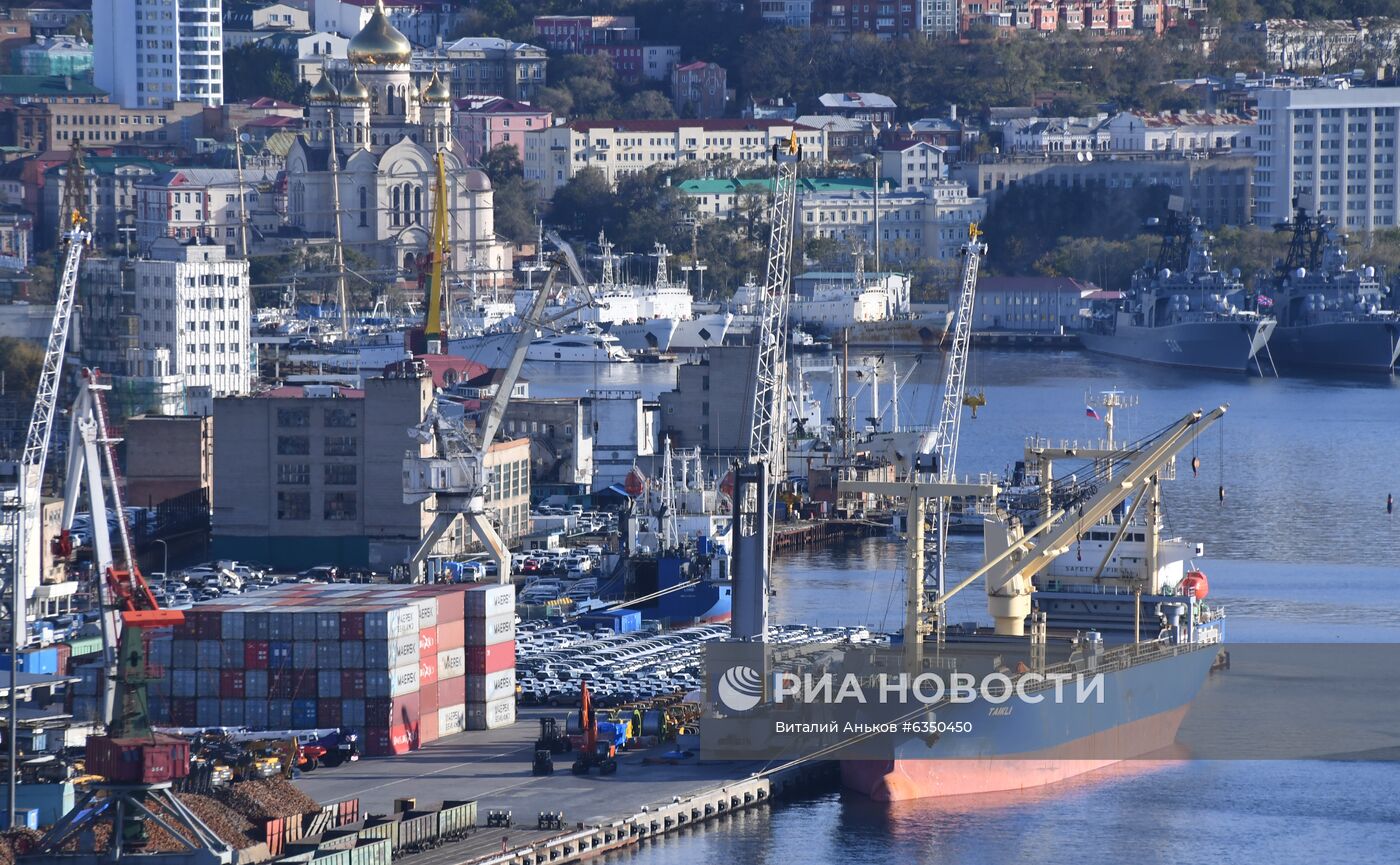 Докеры во Владивостоке протестуют против отставки гендиректора входящего в группу FESCO порта З. Юсупова