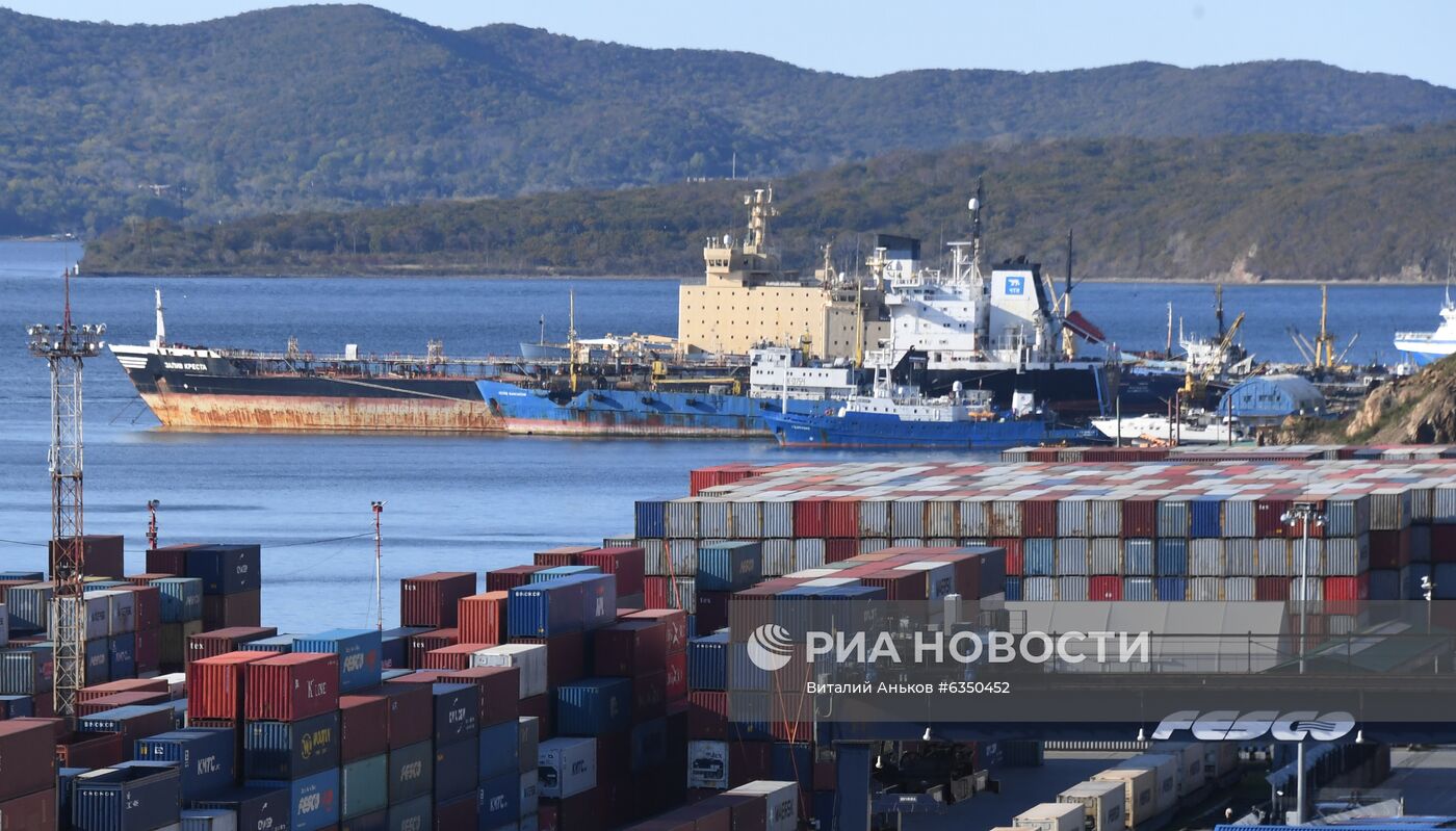 Докеры во Владивостоке протестуют против отставки гендиректора входящего в группу FESCO порта З. Юсупова