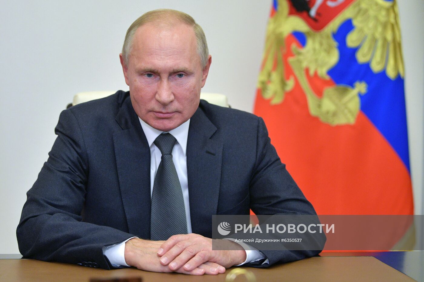 Президент РФ В. Путин провел встречу с начальником Генштаба ВС РФ В. Герасимовым
