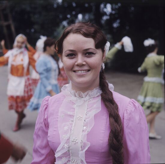 Солистка народного ансамбля песни и танца колхоза "Кубань"