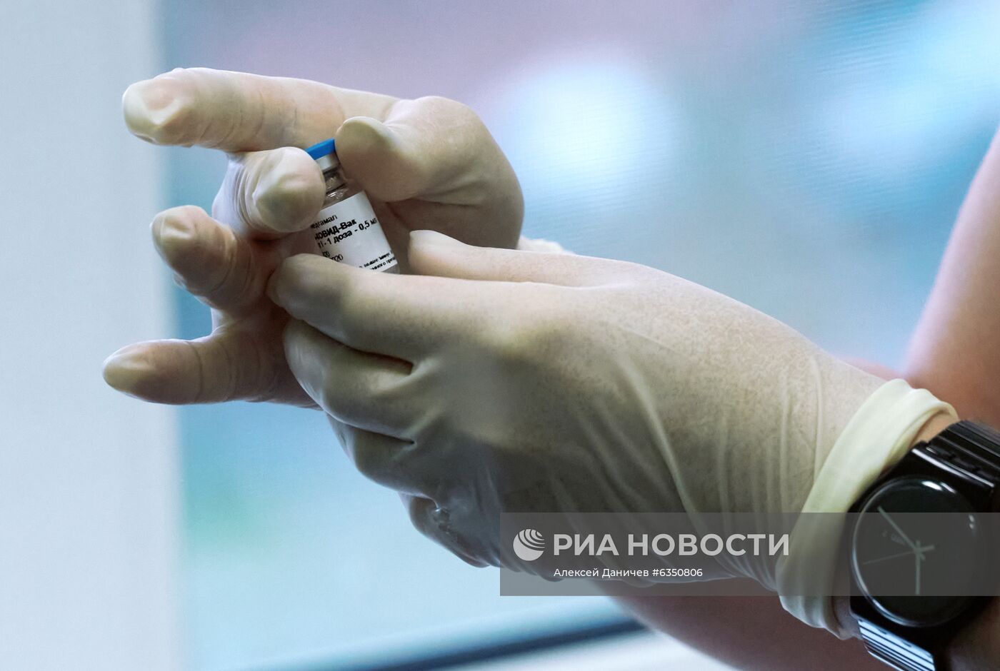 Вакцинация врачей от коронавируса в Сестрорецке