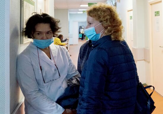 Вакцинация врачей от коронавируса в Ленинградской области