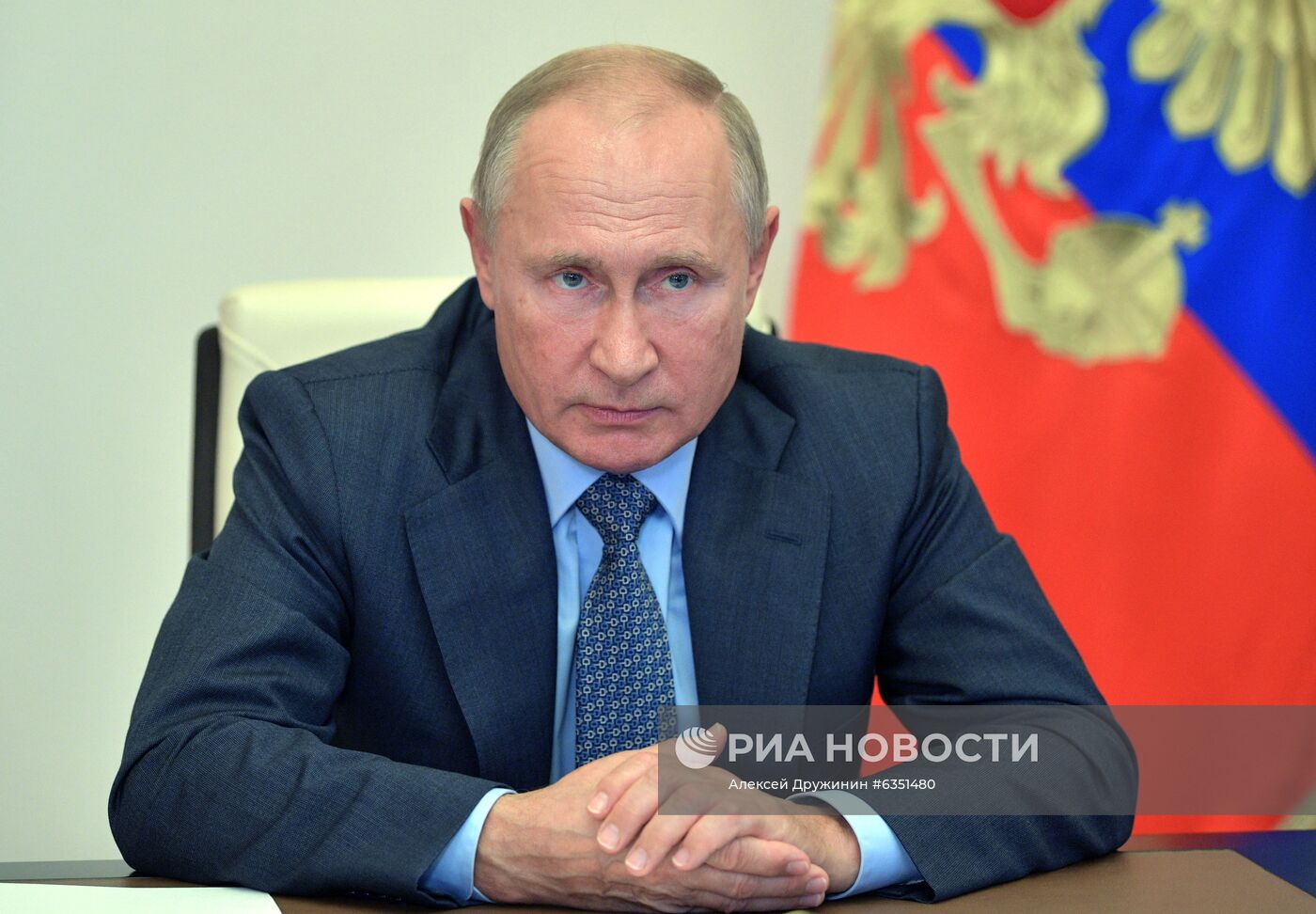 Президент РФ В. Путин провёл совещание по вопросам МЧС РФ