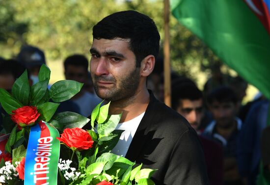 Похороны погибшего во время боевых действий азербайджанского военнослужащего