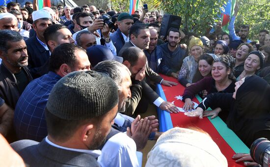 Похороны погибшего во время боевых действий азербайджанского военнослужащего