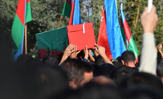 Похороны погибшего во время боевых действий азербайджанского военнослужащего