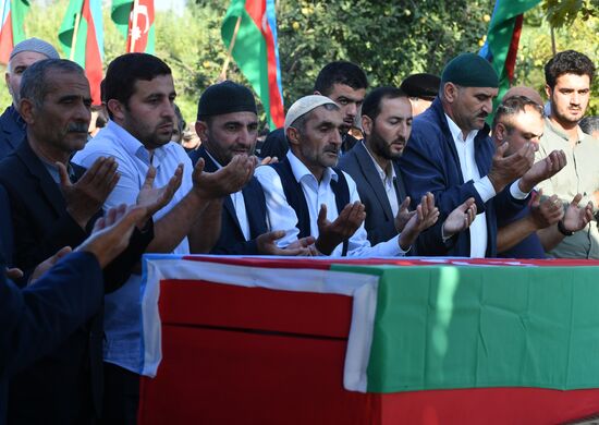 Похороны погибшего во время боевых действий азербайджанского военнослужащего