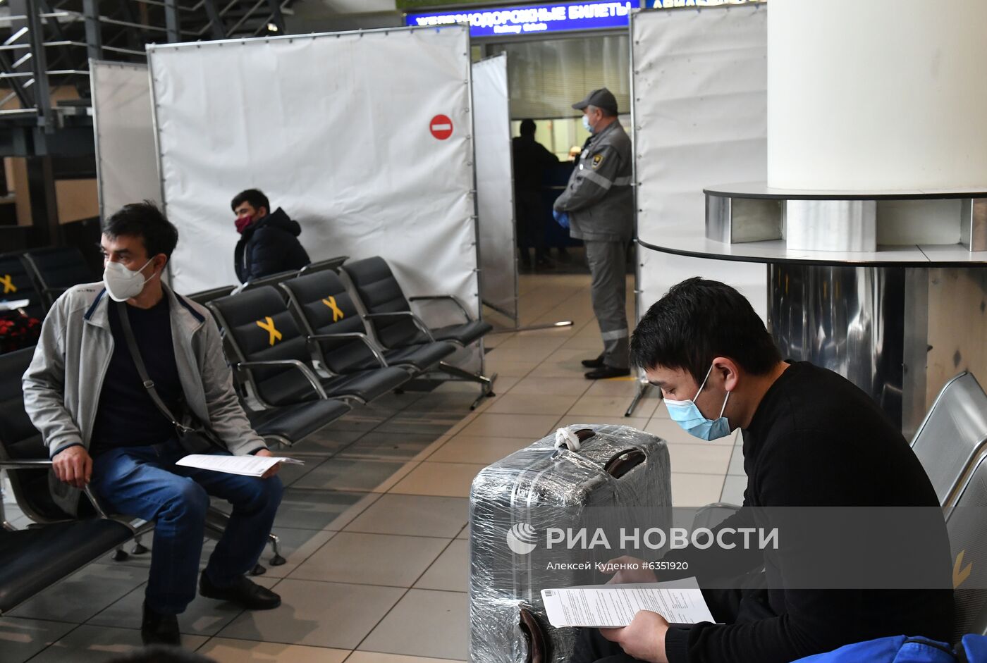 Экспресс-тестирование пассажиров на COVID-19 в аэропорту Внуково