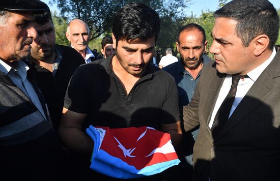 Похороны погибшего во время боевых действий азербайджанского военнослужащего