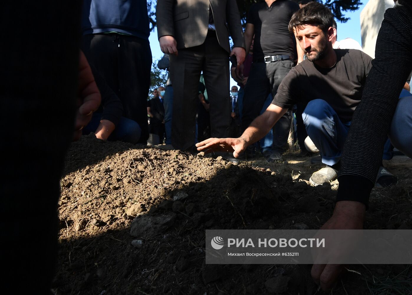 Похороны погибшего во время боевых действий азербайджанского военнослужащего