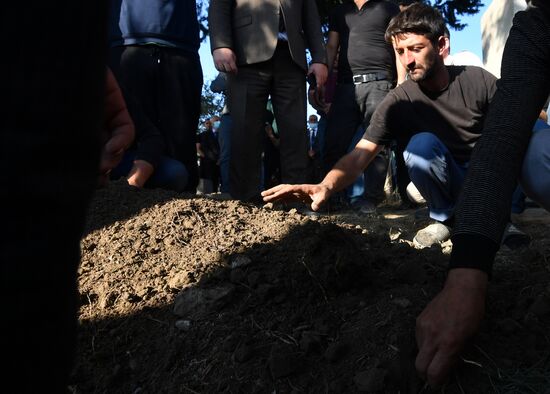 Похороны погибшего во время боевых действий азербайджанского военнослужащего