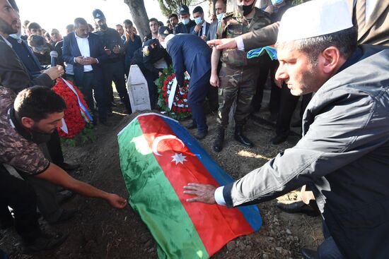 Похороны погибшего во время боевых действий азербайджанского военнослужащего